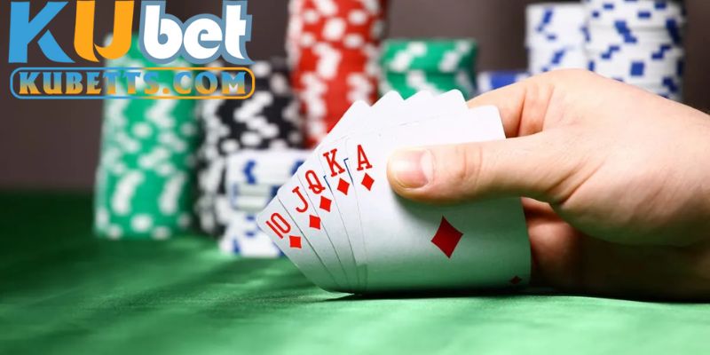 Đây là một tổ hợp được đánh giá là tương đối mạnh khi chơi bài